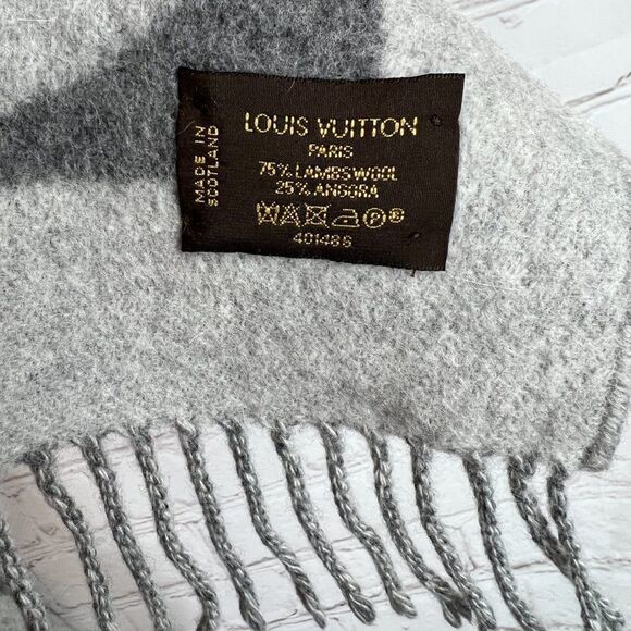 LOUIS VUITTON gray lambswool angora logo fringe scarf Scotland - Picture 5 of 5